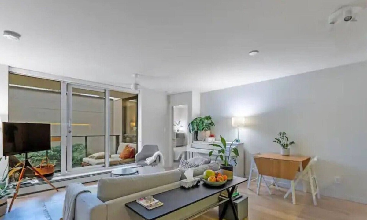 Chinatown Apartment | Chinatown 2BR | Free Parking | Steps from BC Place