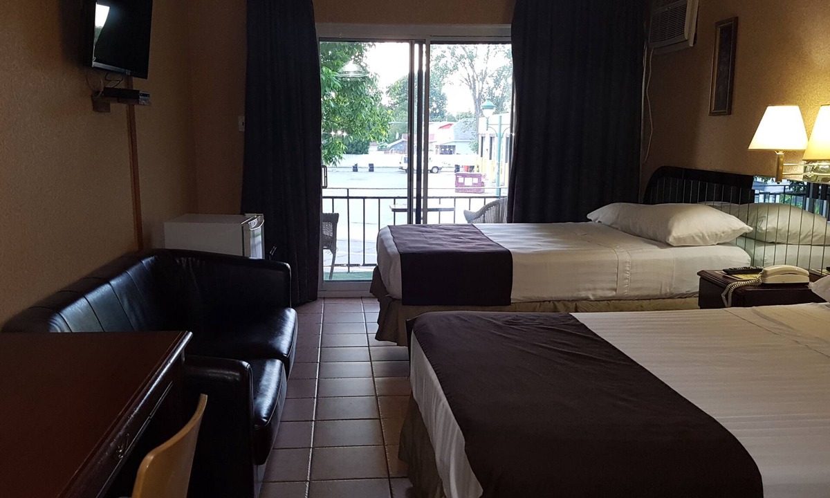 Laval Hotel | Chomedey Inn