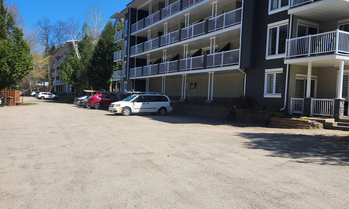 Mont-Tremblant Village Condo | CITQ 314539 Comfy Old Village location that is close to park, pool and amenities