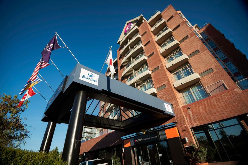 Inner Harbour Hotel | Coast Victoria Hotel & Marina by APA