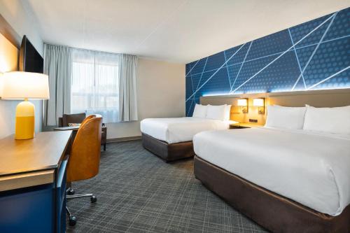 Barrie Hotel | Comfort Inn & Suites Barrie - Highway 400