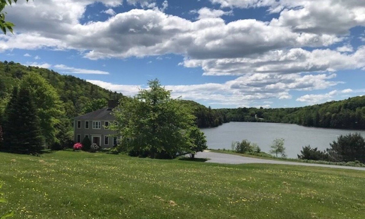 Belfast House | Comfortable Waterfront Home with Spectacular View