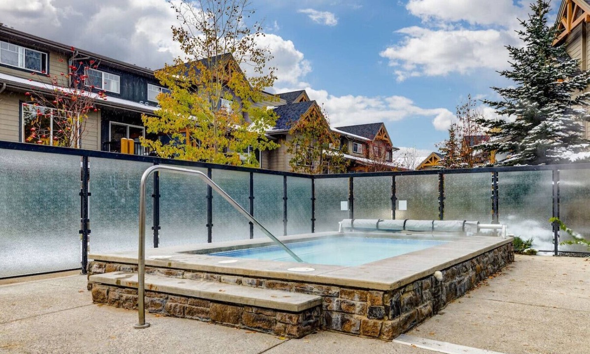 Dead Man's Flats Condo | Comfy 2BR Minutes from Downtown w/Hot Tub!