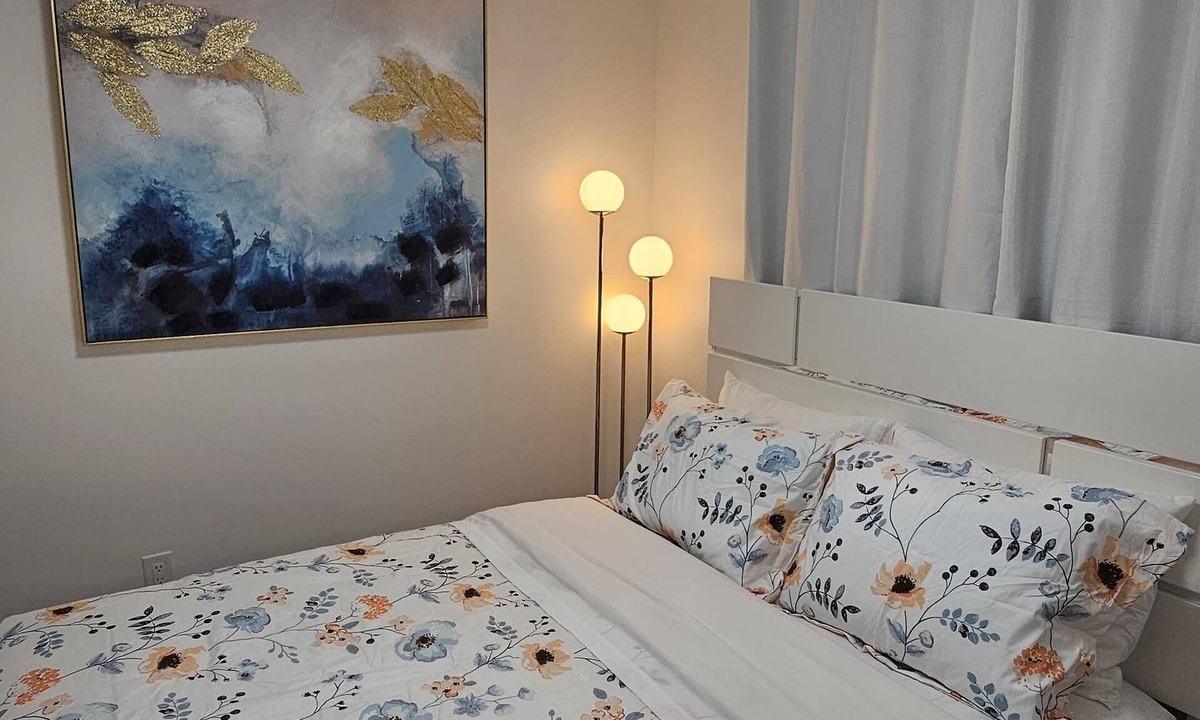 Mission House | COMFY STAY: Comfy 2-bedroom private suite close to amenities in Mission