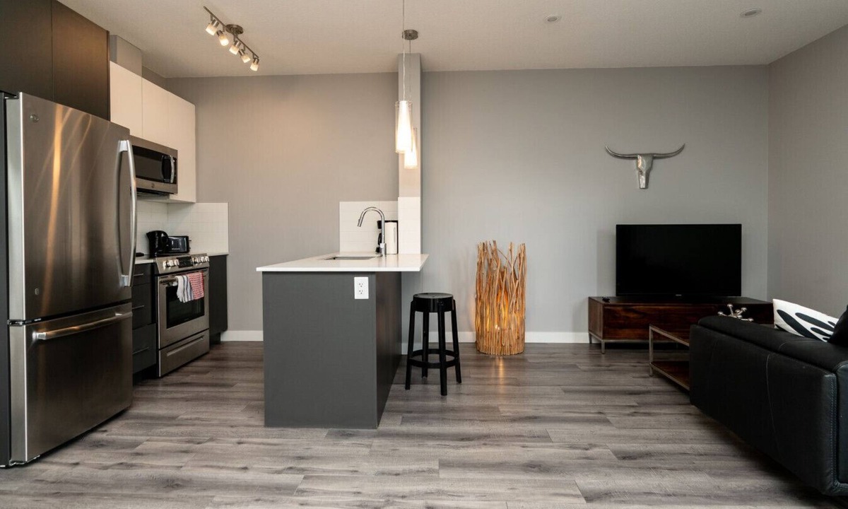 North Central Edmonton Apartment | Corporate Stays | Village on 105 1 Bedroom