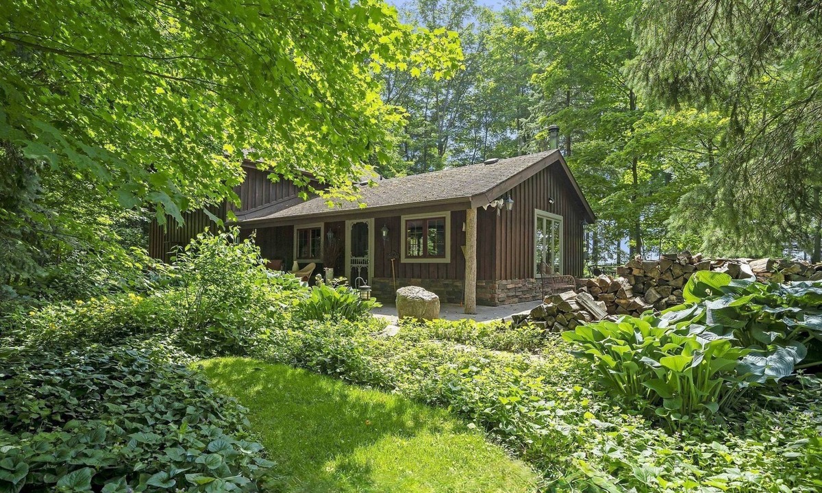 Bradford West Gwillimbury House | Cottage Retreat, Sauna, campfire, full disconnect