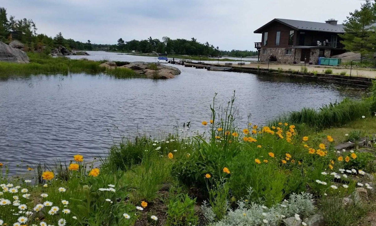 Carling Cabin | Cottage #7 - 2 Bedroom - Katawoda Cottages