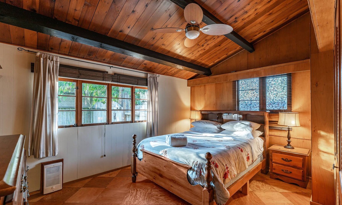 Regional District of Nanaimo Cottage | Cottage By The Lake