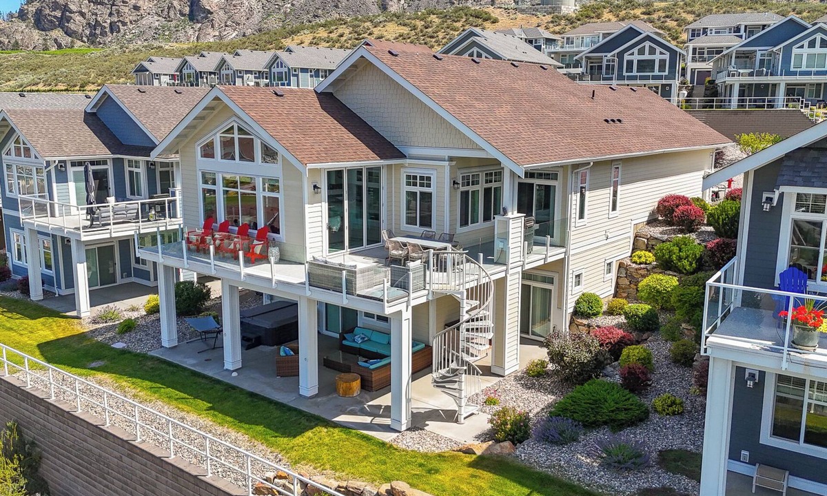Okanagan-Similkameen Cottage | Cottage on Osoyoos Lake with private hot tub