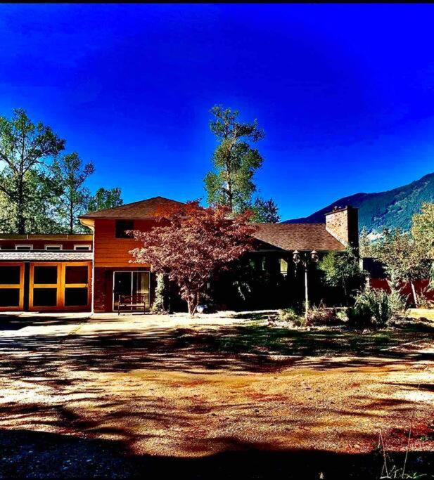 Port Alberni House | Country home, Sleeps 6 pets friendly