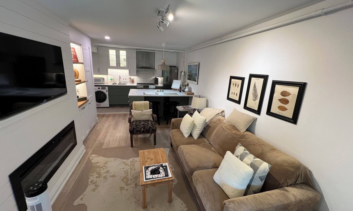 Orangeville Apartment | Country-Soul, Town-Heart Haven: Walk to Cafes, Mins to Premium Spas & PGA Golf