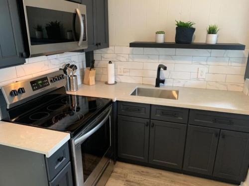 Wellington Apartment | County Cove - Picton Suite - downtown Wellington