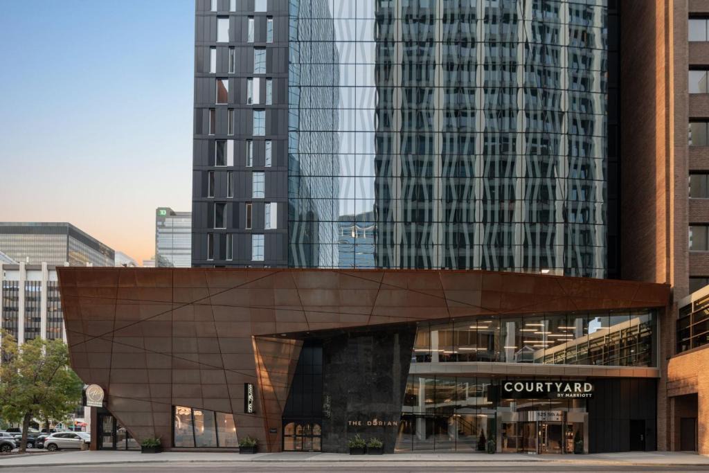 Downtown Calgary Hotel | Courtyard by Marriott Calgary Downtown