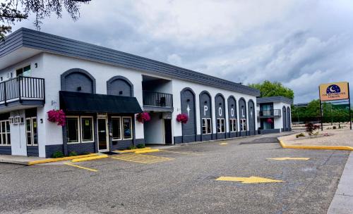 Vernon Cabin | Courtyard Inn Vernon