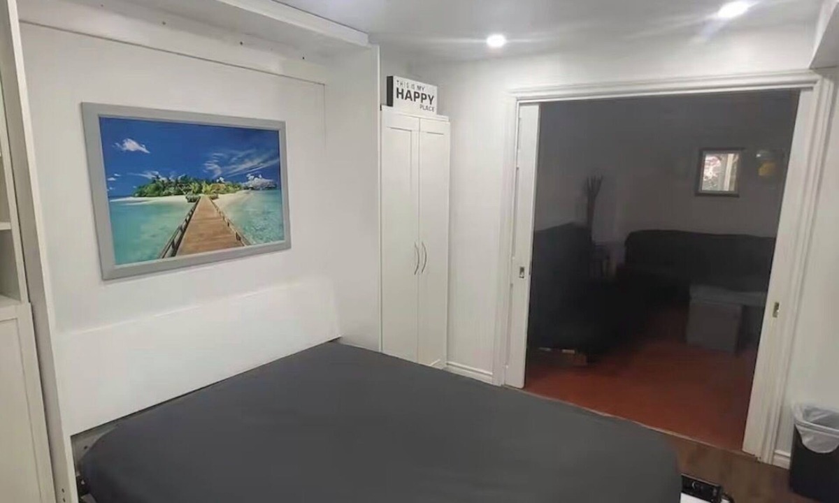 Ajax House | Cozy 1 bedroom Appartment minutes away from Ajax Waterfront.