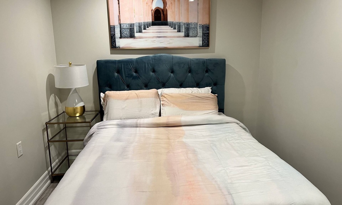 Palmerston House | Cozy 1 bedroom Apt in the Annex. Great Location