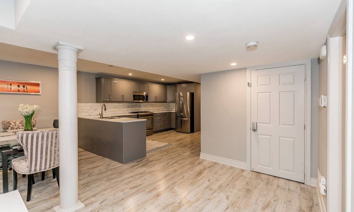 Barrie House | Cozy 1-bedroom bungalow in tranquil Barrie with Pool!