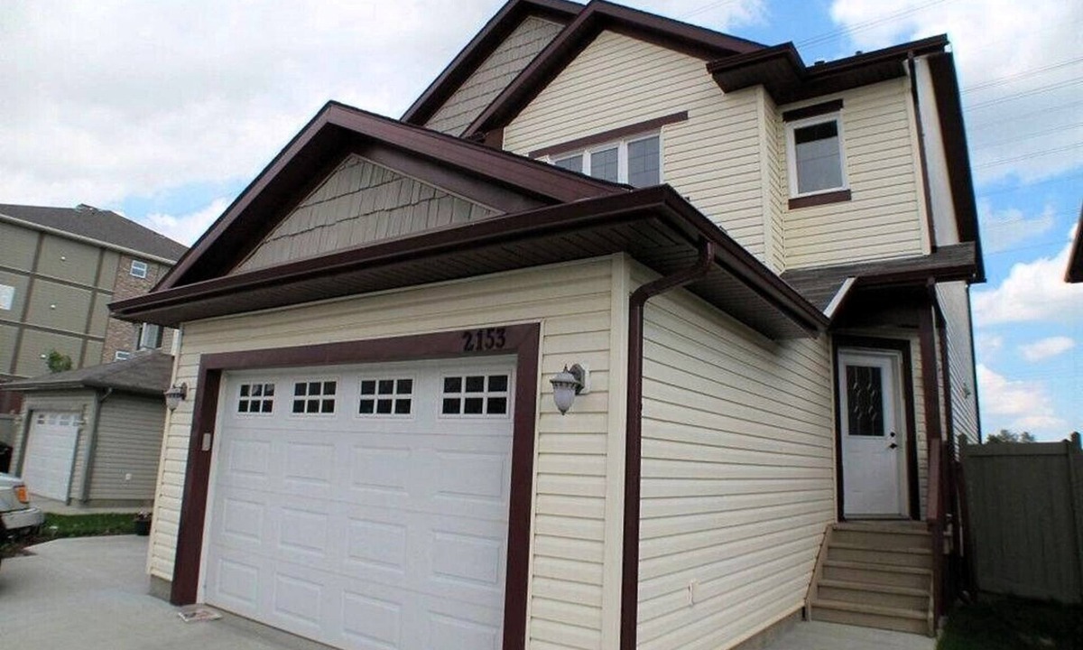 Southeast Edmonton House | Cozy 2-Bedroom Duplex with 4 Beds Near Henday & Shops