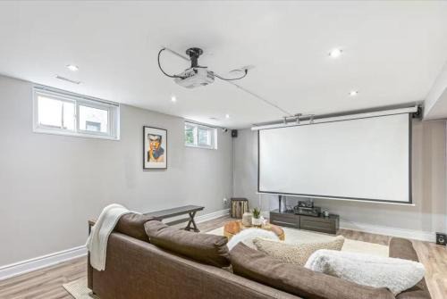 Thornhill Apartment | Cozy 2 Bedroom Suite - near Bayview & Steeles & Finch Station