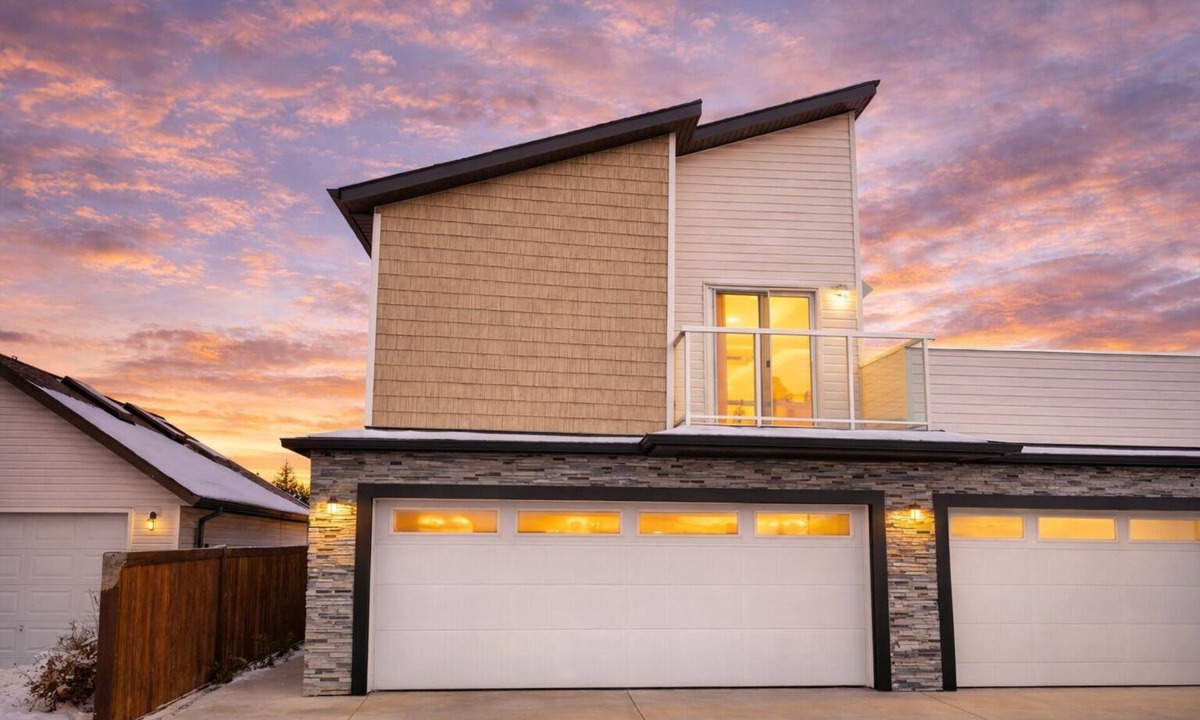 Southeast Edmonton House | Cozy 2 bedroom suite | Pet Friendly| Heated Garage