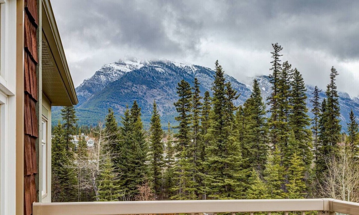 Cougar Creek Condo | Cozy 2 BR Condo + Gym w/Stunning Mountain View