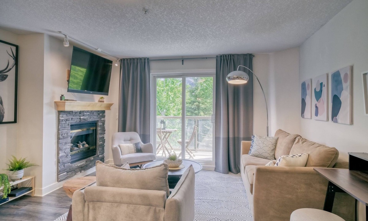Cougar Creek Condo | Cozy 2 BR King/Queen Beds Unit Sleep 6 PPL w/Gym/UG PKG Perfect for WFH and Vac