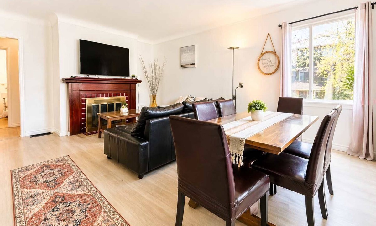 Knight House | Cozy 2BR, 1BA Retreat in Vibrant Vancouver