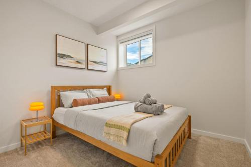 Keith Apartment | Cozy 2BR BSMT Suite with Board Games and Netflix