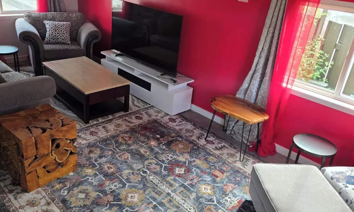 Yellowknife House | Cozy 3 bedroom 2 bathroom house
