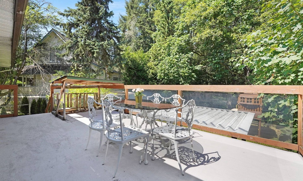 Lynn Valley House | Cozy 3 bedroom Nature home- convenient location