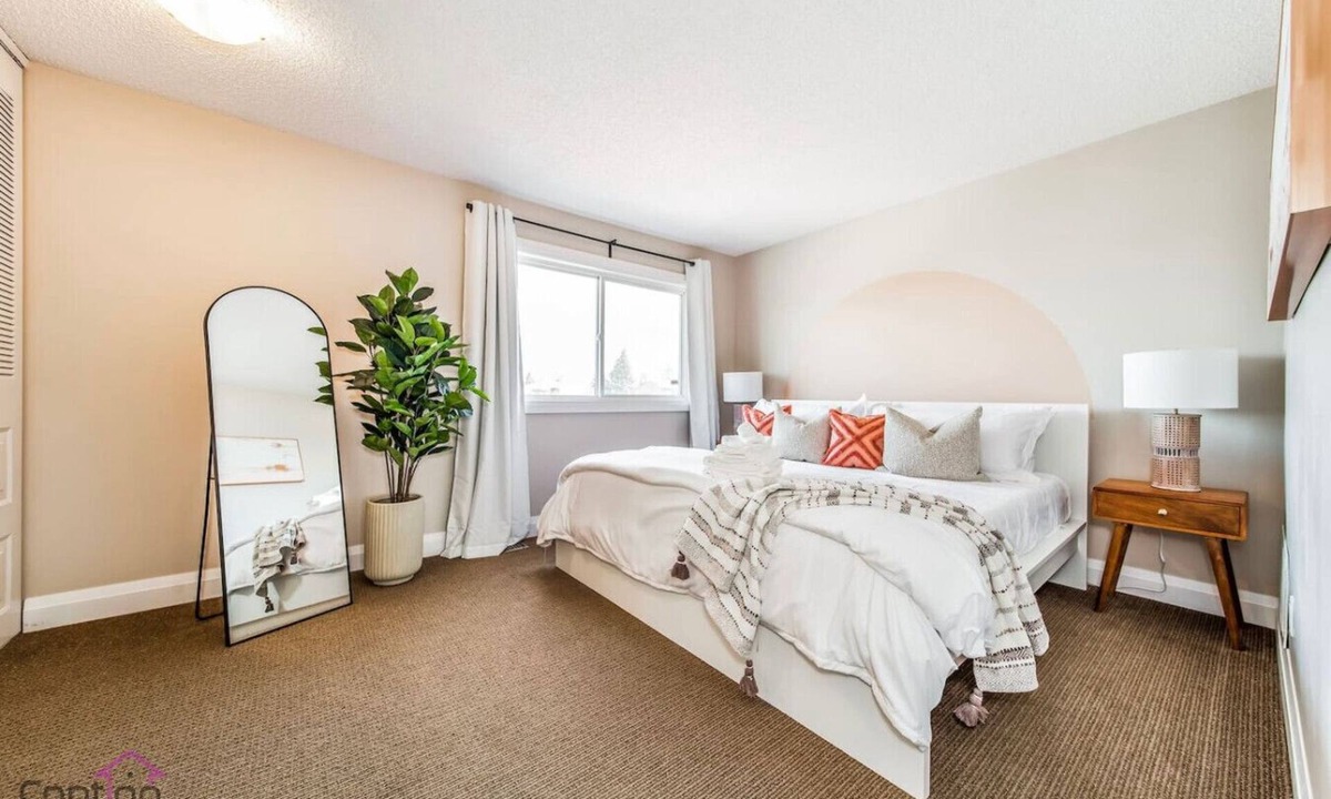 Northwest Edmonton House | Cozy 3BD w/AC, Patio, Theatre Room | 15 min to DT
