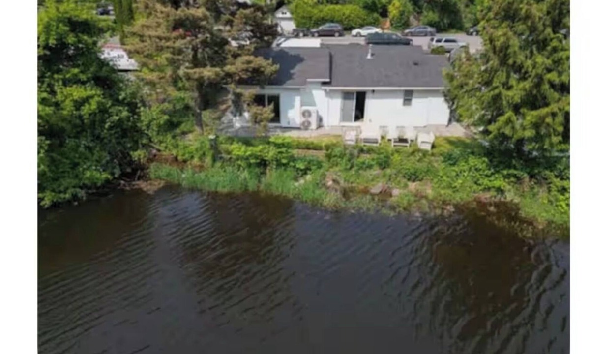 Harrison Hot Springs House | Cozy 3BR Riverside Retreat – Steps to Beach & Mineral Pool