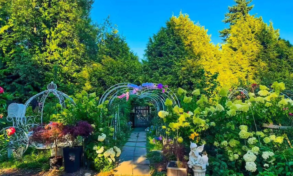 Surrey Cabin | Cozy 3BR Villa Garden View Beach