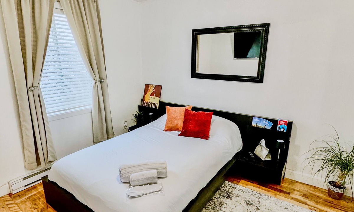 Longueuil Apartment | Cozy and Contemporary Getaway + Free Parking