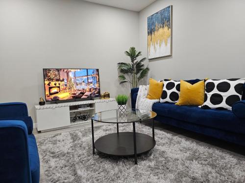 Southwest Calgary House | Cozy and Luxurious 2 bedroom Suite in SouthWest, AB