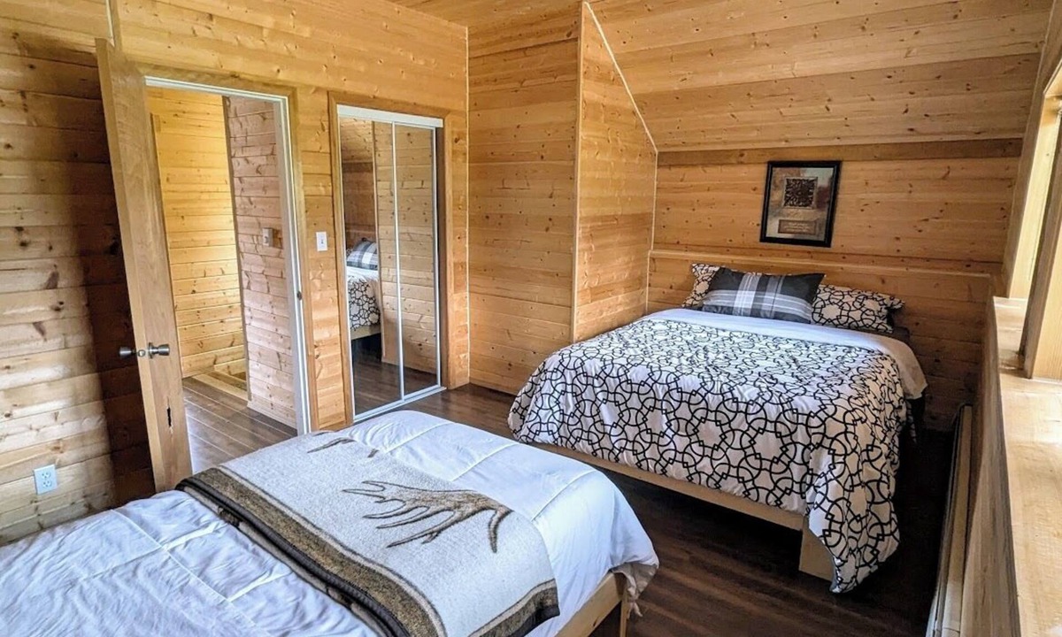 McBride Cabin | Cozy and Relaxing Getaway Cabins 17