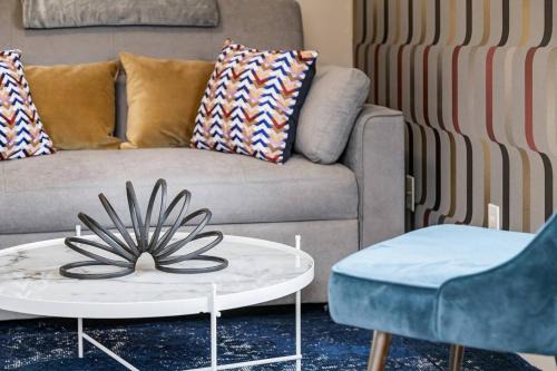 Canmore House | Cozy and Stylish Stay in Mountain View Condo