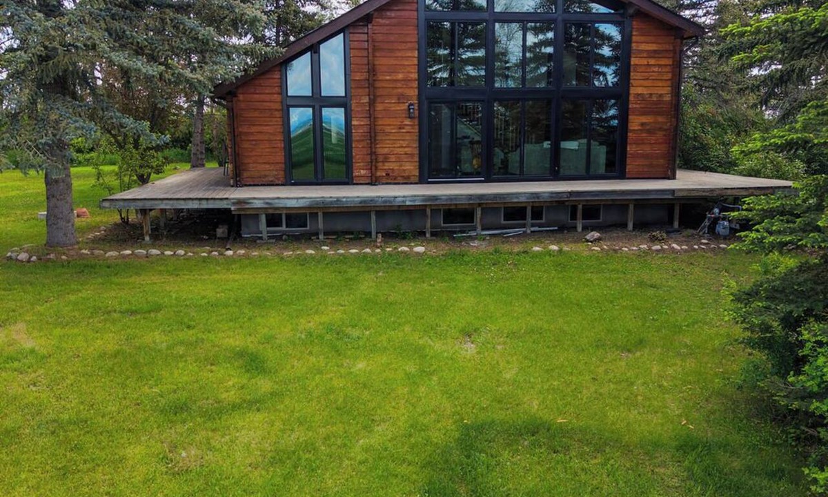 Calgary Cabin | Cozy Cabin - 15 mins from Calgary