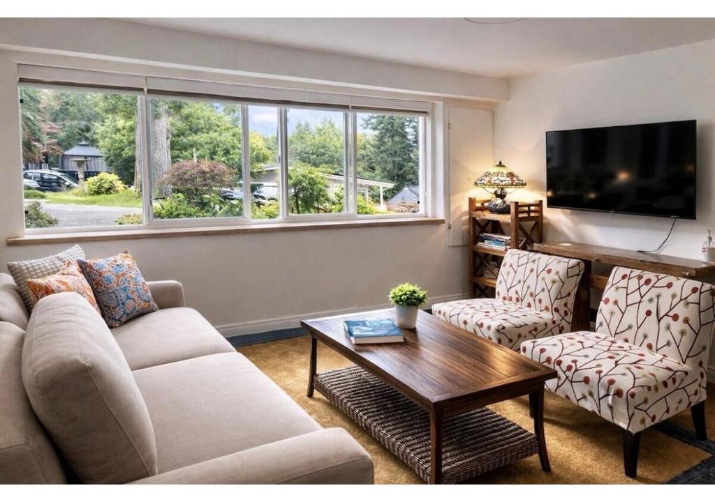 Port Moody Villa | Cozy Coastal Retreat Close to Beach Park