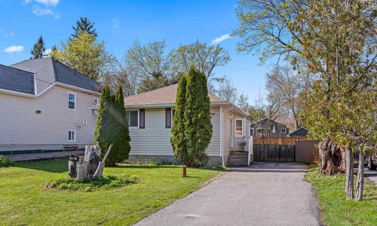 Innisfil Cottage | 🏡 Cozy Family Cottage Retreat | Beach BBQ Fire Pit | Sleeps 5