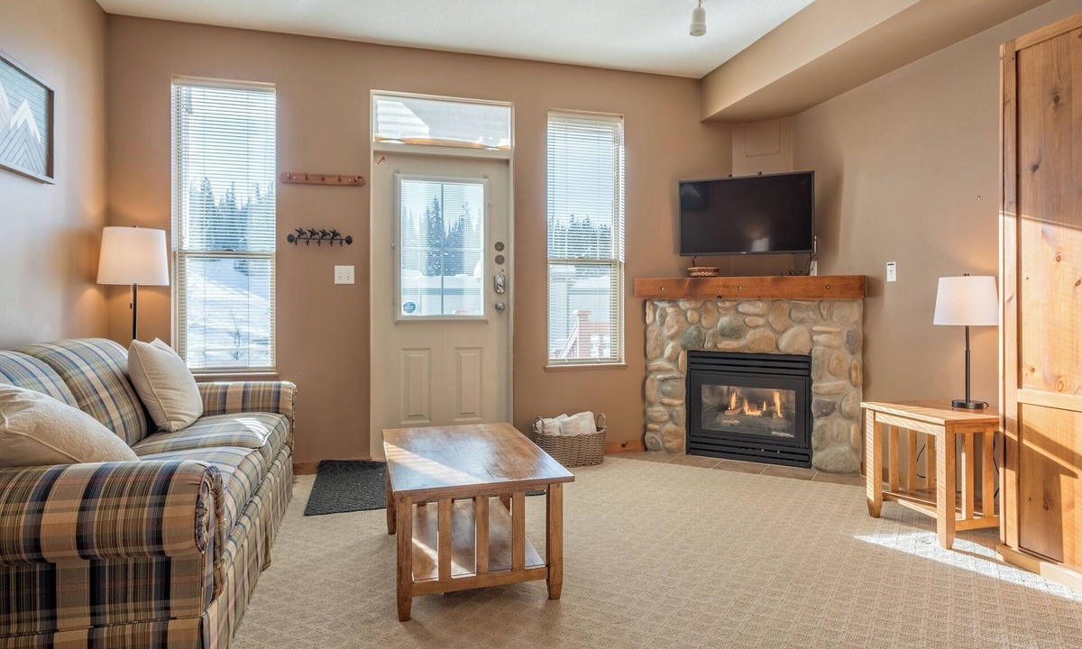Silver Star Mountain Condo | Cozy Fully-equipped studio condo at Creekside - pet friendly!