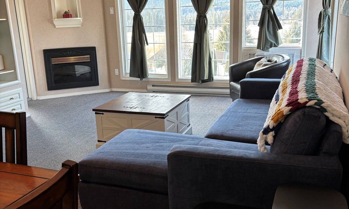 East Kootenay Condo | Cozy getaway with a beautiful view!