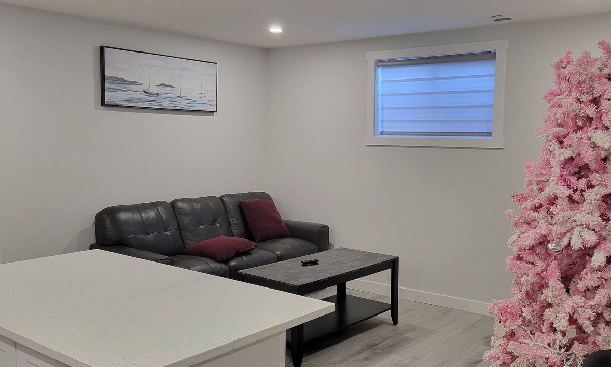 Airdrie Apartment | Cozy Guest suite in Airdrie 2 Queen beds