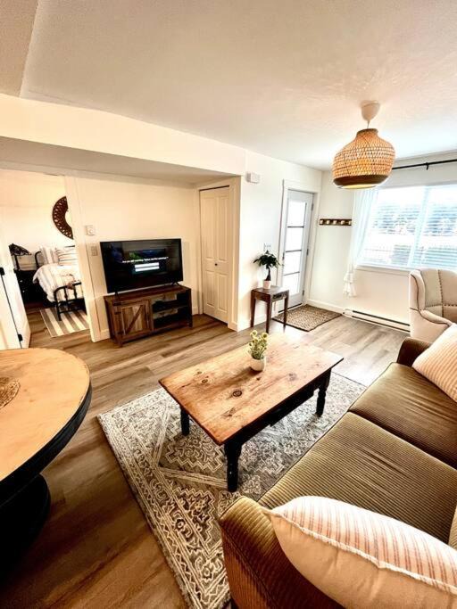 Langford Apartment | Cozy Lakeview Suite