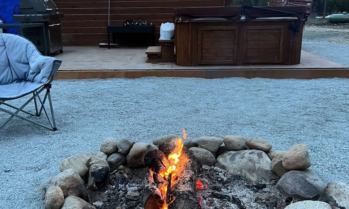 Fauquier Cabin | Cozy mountain cabin with private hot tub