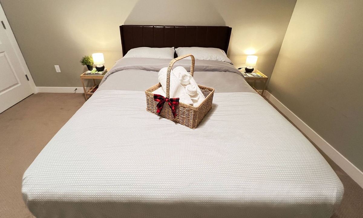Sage Hill House | Cozy Private 1-BR | Separate Entry + Free Parking