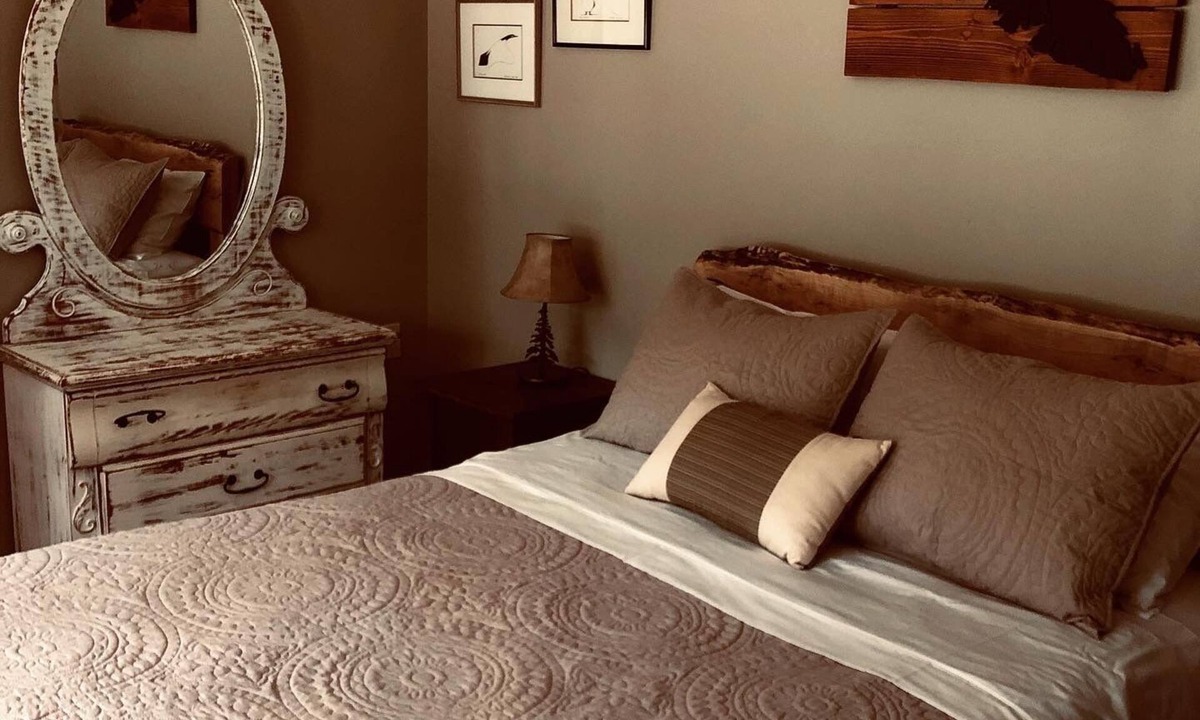 Regional District of Nanaimo Cottage | Cozy & Private next to nature & nearby Spider Lake Provincial Park.