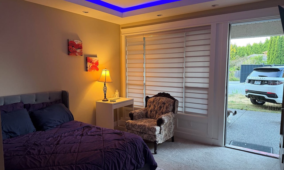 Richmond House | Cozy Private Suite with Separate Entrance in Richmond. Near YVR airport