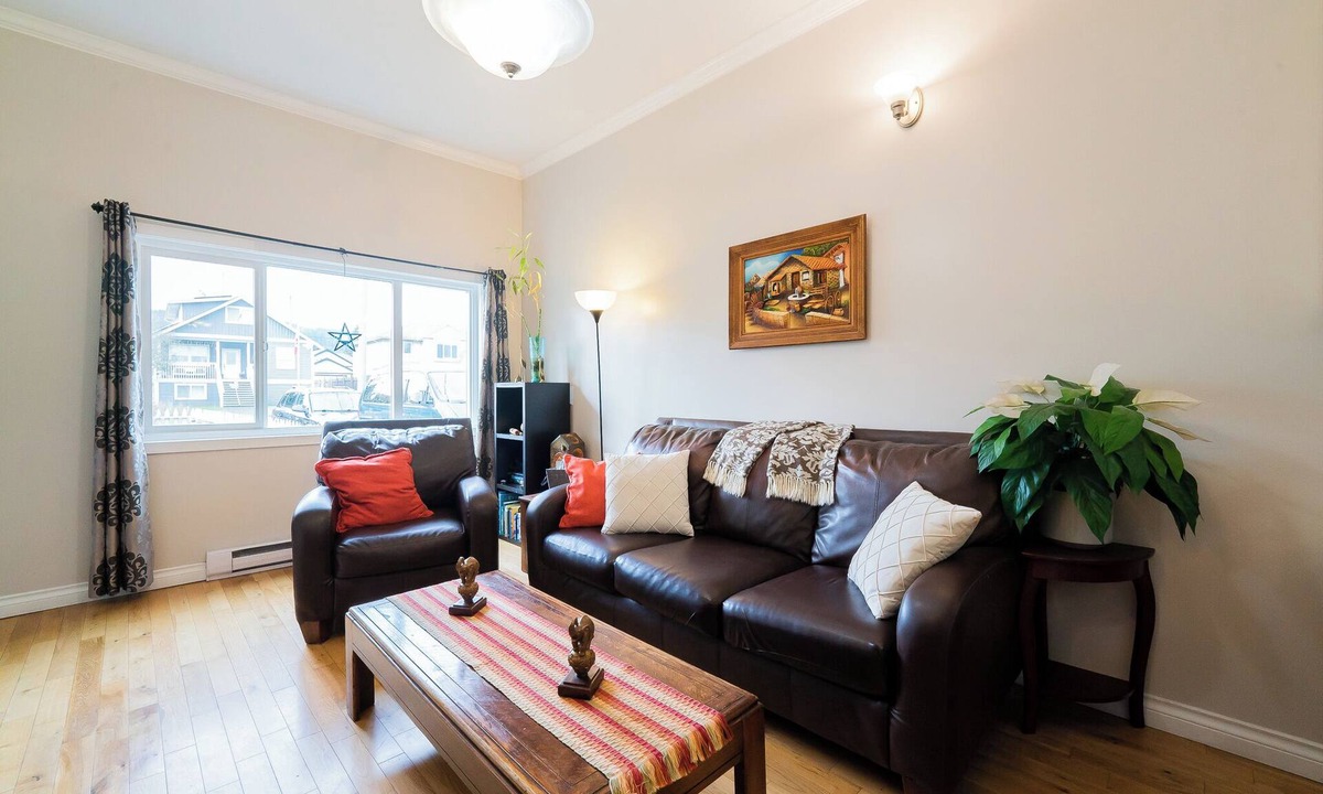 Regional District of Nanaimo House | COZY, RELAXING FAMILY-SIZED HOUSE/NEAR THE FERRY, PARKS, SHOPPING & DOWNTOWN
