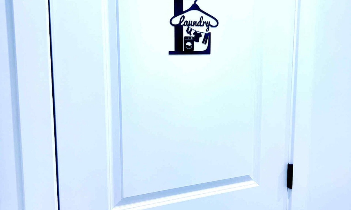Highland Park House | Cozy Room 3 | Private Entry | Near Airport UofC SAIT | Free Parking
